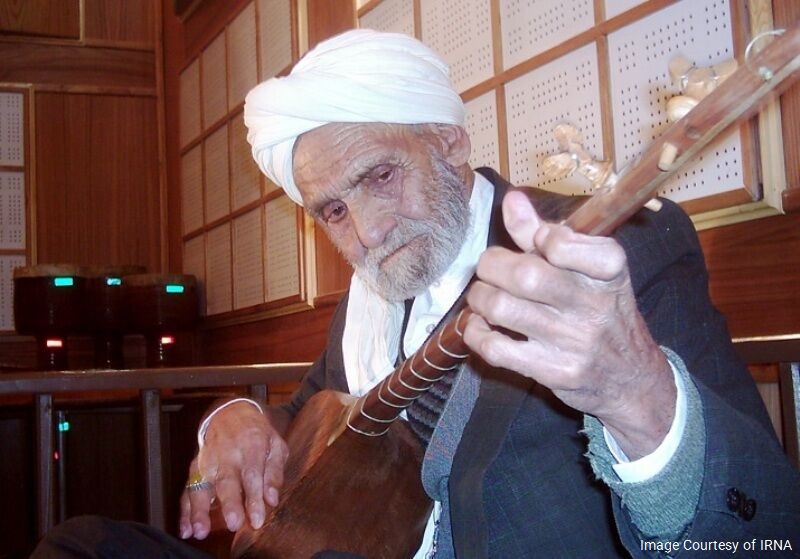 أقسام موسيقى خراسان: المغنون بين الحزن والفرح